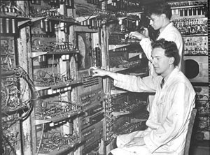 Dai Edwards and Tommy Thomas at work on the Manchester Mark 1